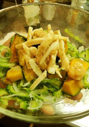ゴーヤーと南瓜・蒸し鶏の胡麻ダレサラダ♪-レシピのメイン写真