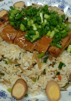簡単ごぼう炒飯～炭火焼きチキン添え-レシピのメイン写真