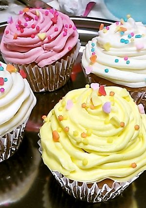 ふわふわデコレーション NYカップケーキ-レシピのメイン写真