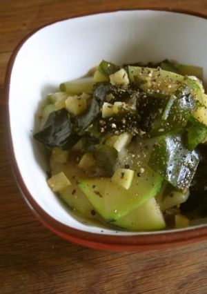 塩レモンとズッキーニとわかめのさっと炒め-レシピのメイン写真