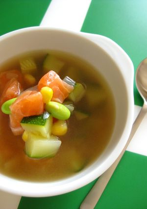 サーモンと夏野菜の冷製コンソメスープ-レシピのメイン写真