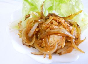 玉ねぎとスモークチキンのケチャップ炒め♪-レシピのメイン写真