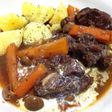 牛肉の赤ワイン煮込み