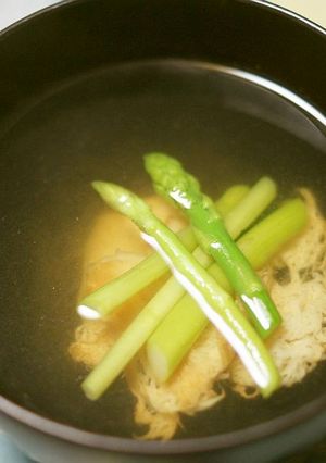 アスパラとヤマブシダケの吸い物-レシピのメイン写真