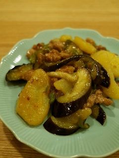 なすとじゃがいもの鶏そぼろ炒め-レシピのメイン写真