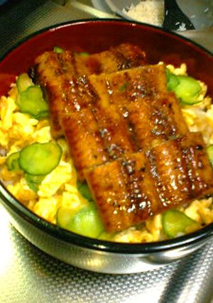 市販の鰻の蒲焼で、鰻丼-レシピのメイン写真