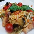 ベーコンとピーマンのトマトソースパスタ