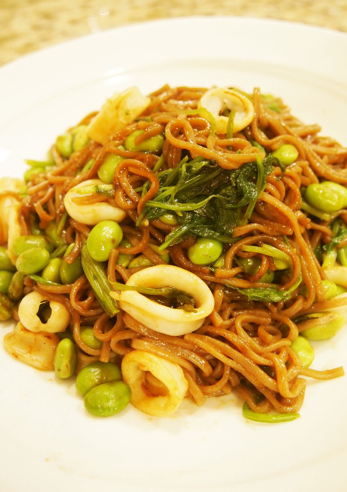 夏にぴったり♪イカと枝豆の焼き蕎麦風-レシピのメイン写真