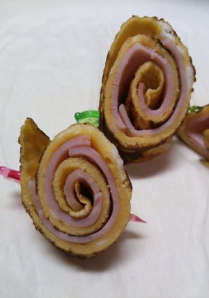 薄焼き玉子焼きにハムを可愛くロール巻き♪-レシピのメイン写真