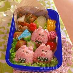 รูปของ 3匹のいたずらブタさんのお弁当♡