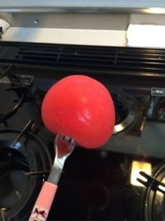 簡単お湯なし!トマトの湯むき?離乳食にも-レシピのメイン写真