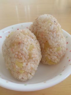 ポリポリたくあんおにぎり-レシピのメイン写真