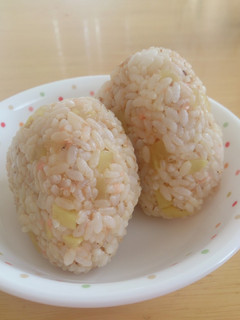ポリポリたくあんおにぎり-レシピのメイン写真