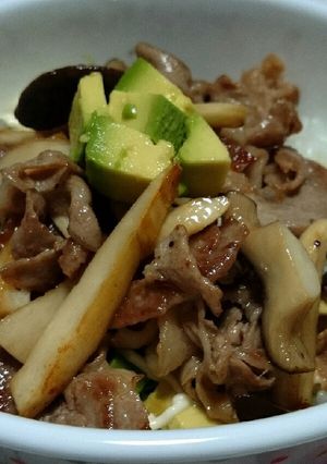 一人ランチに☆豚肉とエリンギとアボカド丼-レシピのメイン写真