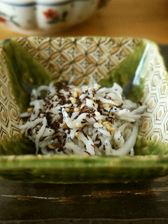 朝食に☆しらすのゆかり胡麻和え-レシピのメイン写真