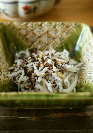 朝食に☆しらすのゆかり胡麻和え-レシピのメイン写真