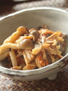 ご飯が進む!いろいろきのこのピリ辛炒め-レシピのメイン写真