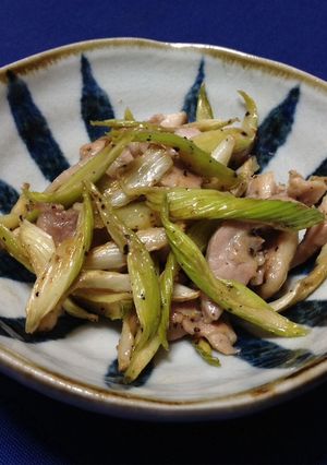 干し野菜 セロリと鶏の塩炒め-レシピのメイン写真
