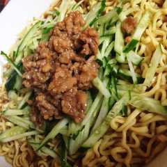 รูปของ インスタントで冷たい肉味噌ラーメン