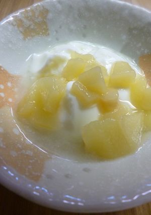 桃のシロップ煮をかけたヨーグルト-レシピのメイン写真