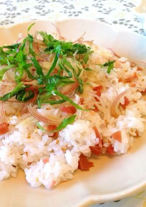 夏バテ解消！カリカリ梅干しの香味ご飯-レシピのメイン写真