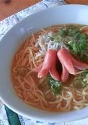 ラーメンに☆タコさんウィンナー-レシピのメイン写真