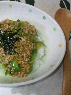 きゅうりと豚挽き肉のピリ辛丼!!-レシピのメイン写真
