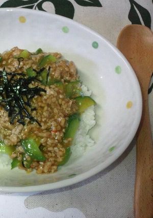 きゅうりと豚挽き肉のピリ辛丼！！-レシピのメイン写真