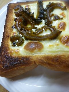 ゴーヤの佃煮のチーズトースト-レシピのメイン写真