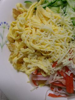 かに風味かまぼことチーズの冷やし中華-レシピのメイン写真