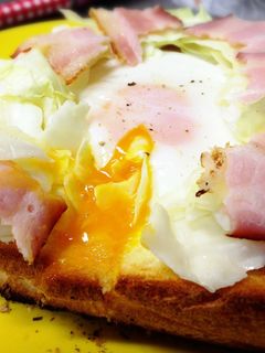 半熟卵を囲むキャベツ&ベーコントースト☆-レシピのメイン写真