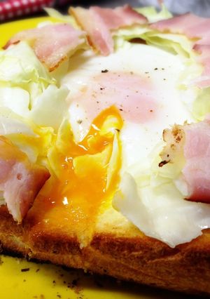 半熟卵を囲むキャベツ&ベーコントースト☆-レシピのメイン写真
