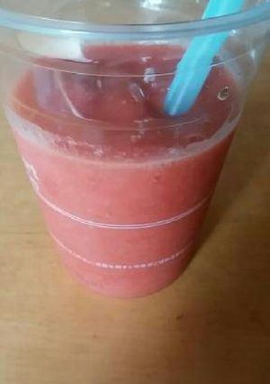 簡単材料2つ♪スイカとトマトのスムージー-レシピのメイン写真