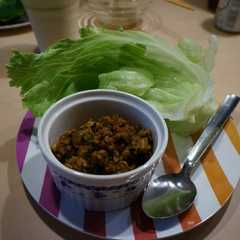 รูปของ ピリ辛★納豆肉そぼろのレタス巻き