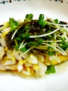 鯖の塩焼きに、めかぶ&かいわれ大根♪-レシピのメイン写真