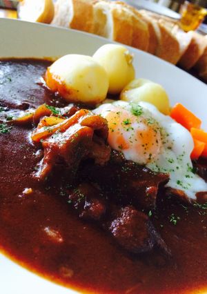 赤ワインで煮詰めた牛すじのビーフシチュー-レシピのメイン写真