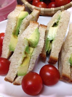全粒粉パンでアボカドサンド-レシピのメイン写真