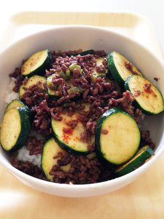 簡単 大量消費 ズッキーニ&ひき肉 丼♪-レシピのメイン写真