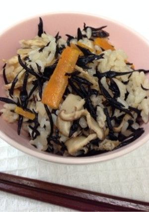 ひじきときのこの炊き込みごはん-レシピのメイン写真