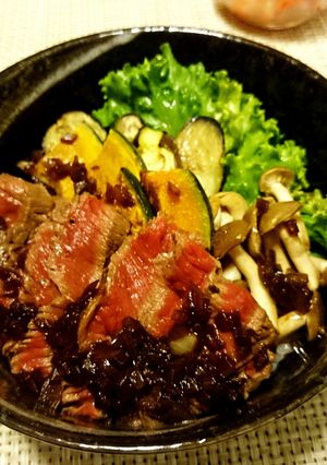 野菜たっぷり♪ステーキ丼-レシピのメイン写真