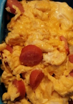 ウィニー入りスクランブルエッグのせご飯-レシピのメイン写真