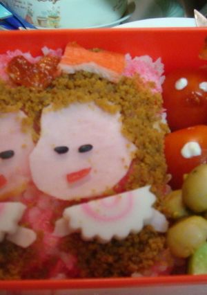 遠足を楽しんでいるモンチッチキャラ弁-レシピのメイン写真