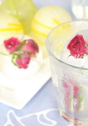 バラとフルーツのまんまる氷-レシピのメイン写真