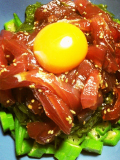 夏バテ防止!おくらとめかぶのまぐろユッケ-レシピのメイン写真