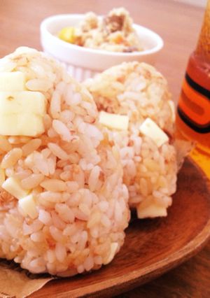 某コンビニ風、おかかチーズおにぎり♪-レシピのメイン写真