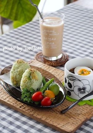 カフェ風＊アボカドおにぎりカレーディップ-レシピのメイン写真