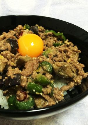 夏が旬＊ナスとピーマンの肉みそ丼-レシピのメイン写真