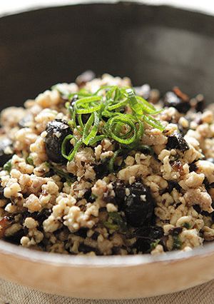 黒豆茶出がらしレシピ☆黒豆と豆腐の炒り煮-レシピのメイン写真