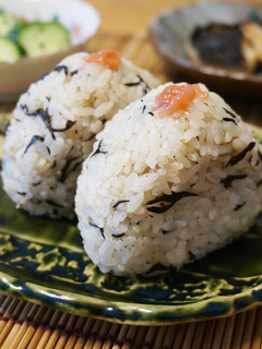 お弁当に☆ひじきと梅干しのおにぎり-レシピのメイン写真