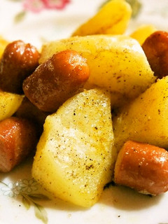 子供が作るウィニーとじゃが芋のカレー炒め-レシピのメイン写真